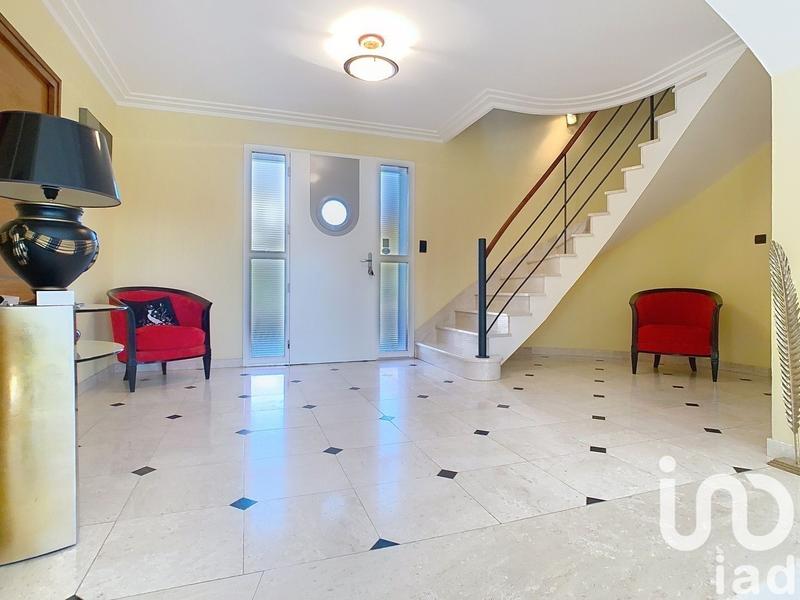 Maison - 296 m² - 8 pièces