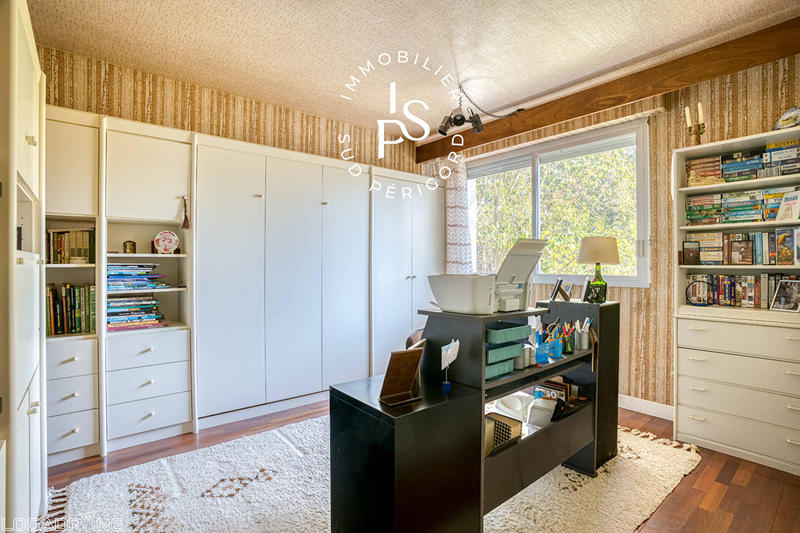 Maison - 203 m² - 6 pièces