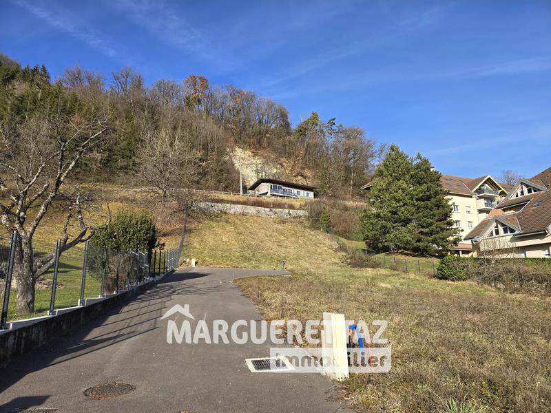 Terrain constructible - 718 m²