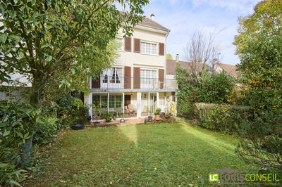 Maison traditionnelle - 165 m² - 8 pièces