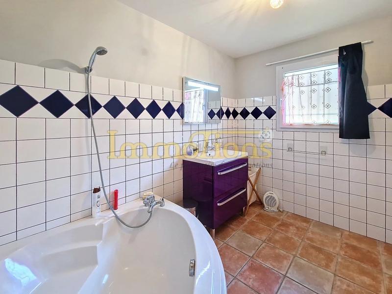 Maison - 250 m² - 11 pièces