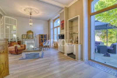 Maison - 217 m² - 8 pièces