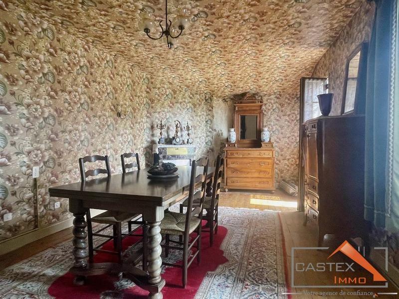 Maison - 334 m² - 9 pièces