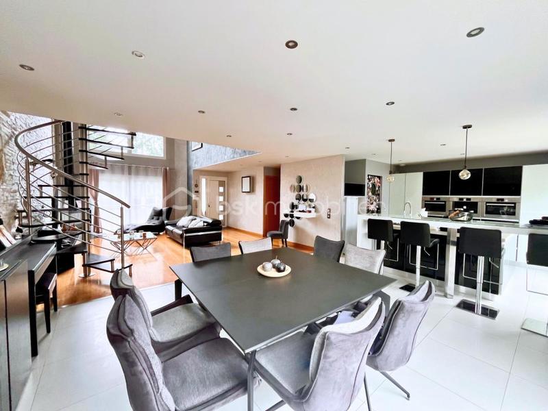 Demeure - 156 m² - 7 pièces