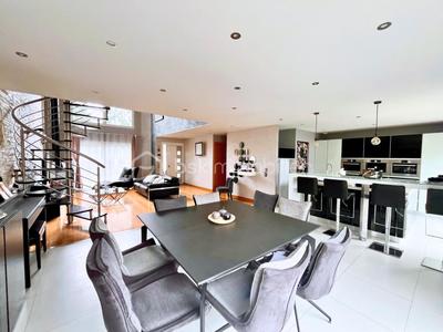 Demeure - 156 m² - 7 pièces
