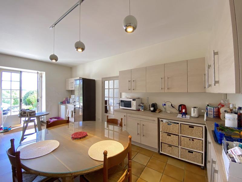 Maison - 215 m² - 8 pièces