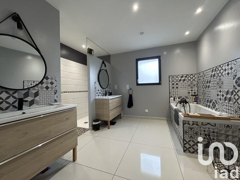 Maison - 185 m² - 7 pièces