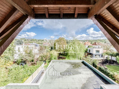 Maison - 220 m² - 8 pièces