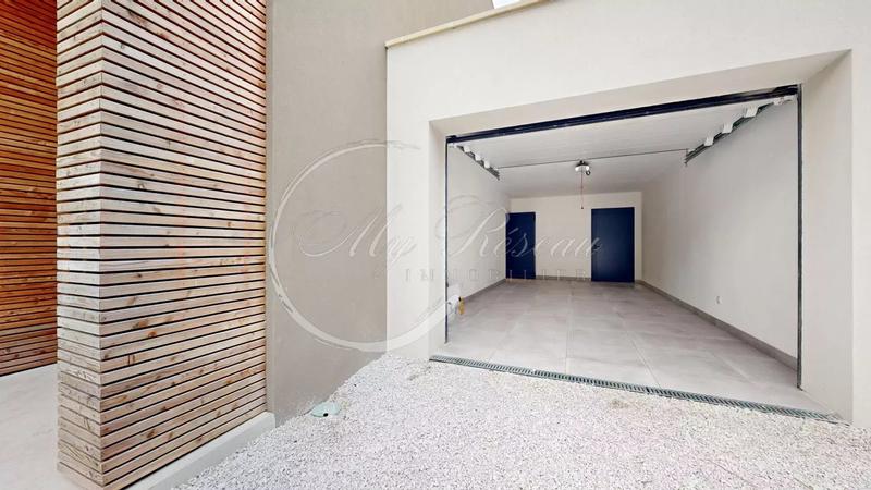 Propriété - 210 m² - 5 pièces