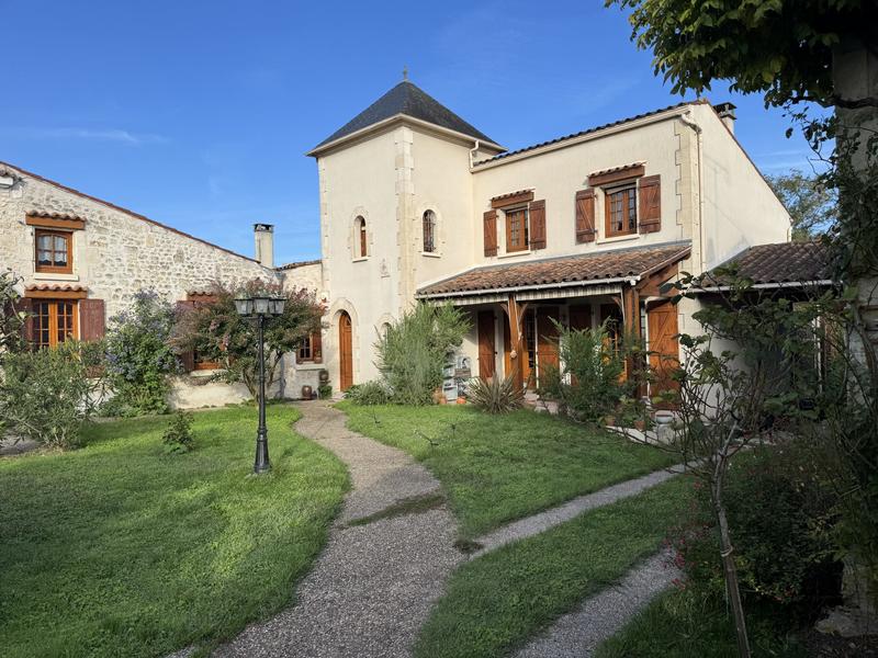 Maison ancienne - 228 m² - 7 pièces