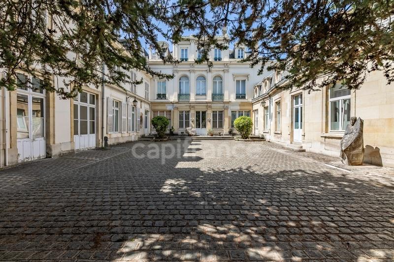 Appartement bourgeois - 260 m² - 6 pièces