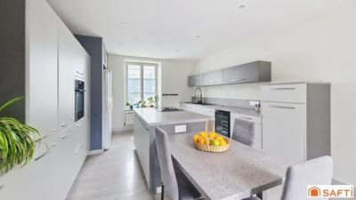 Maison - 200 m² - 8 pièces