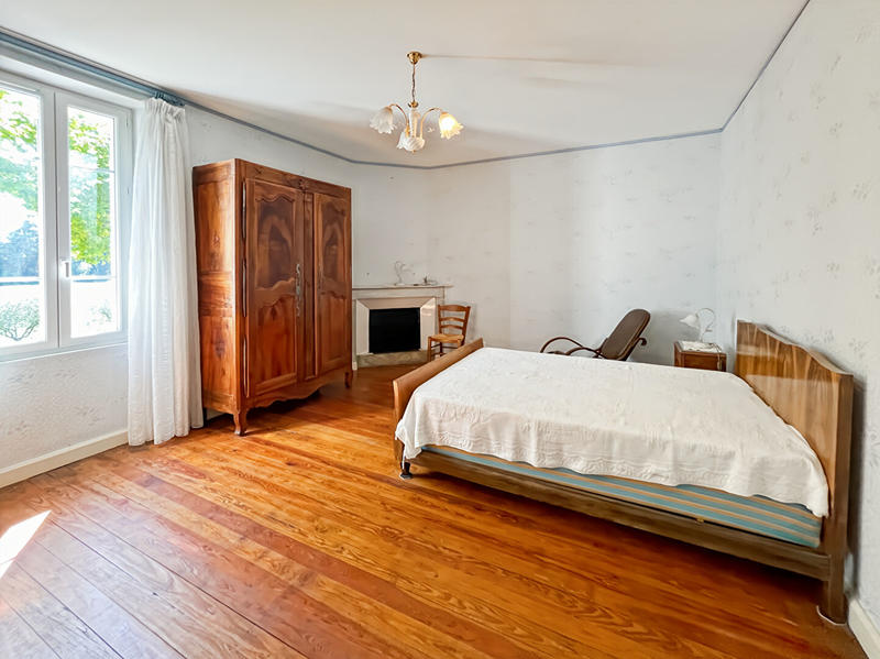 Maison - 263 m² - 9 pièces