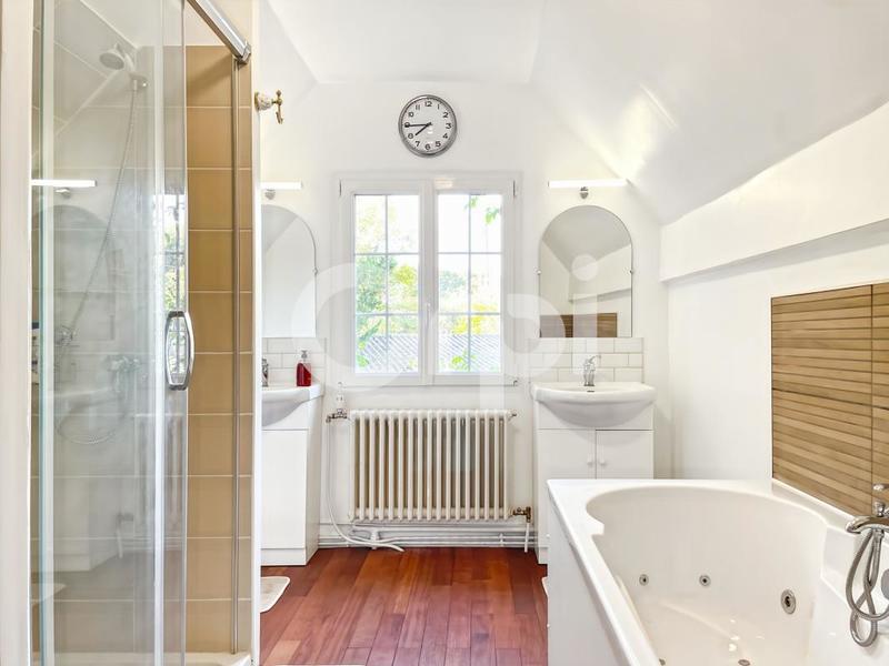 Longère - 320 m² - 6 pièces