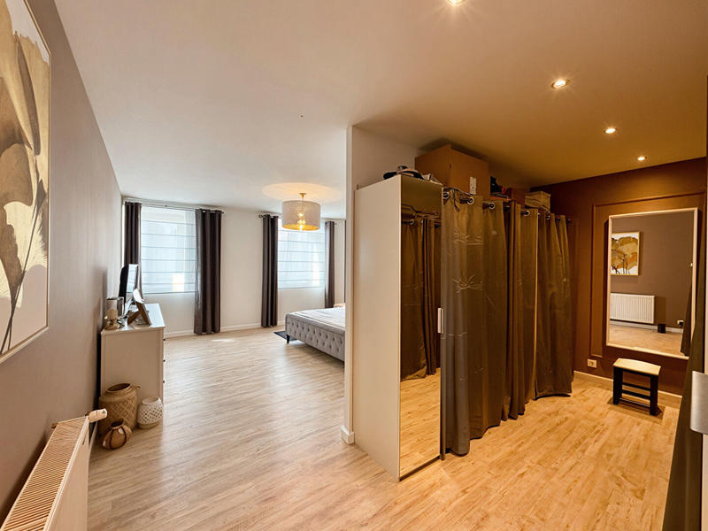 Maison - 255 m² - 7 pièces