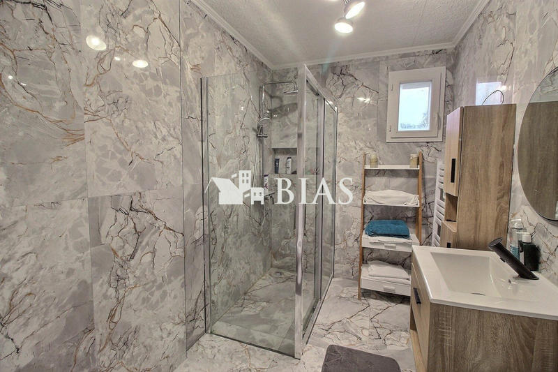 Maison - 92 m² - 6 pièces