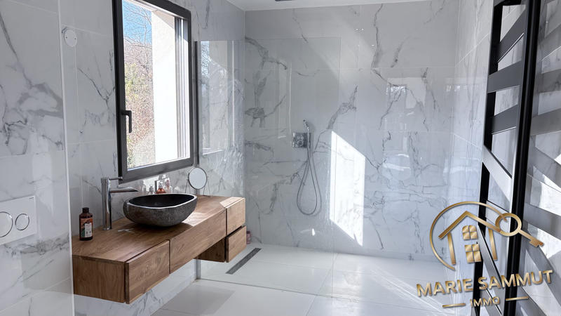 Maison contemporaine - 304 m² - 6 pièces