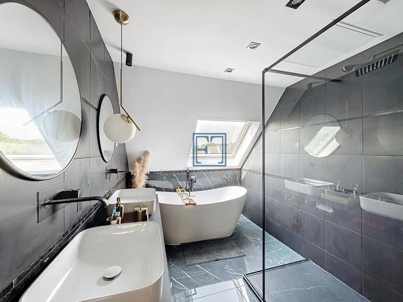 Maison - 157 m² - 7 pièces