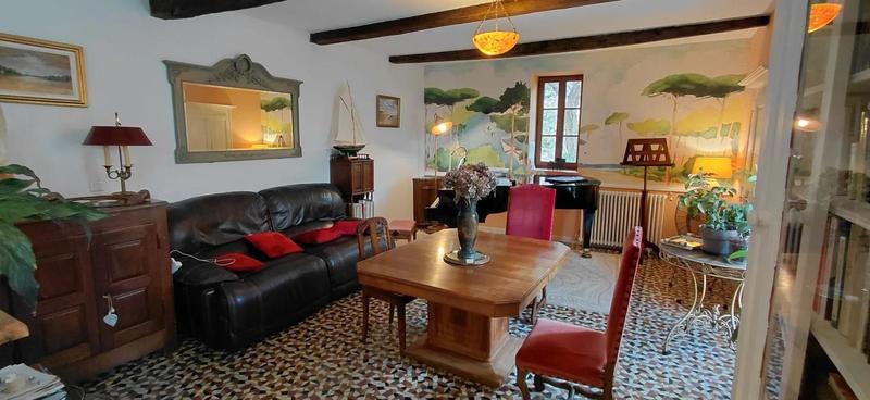 Maison - 280 m² - 9 pièces