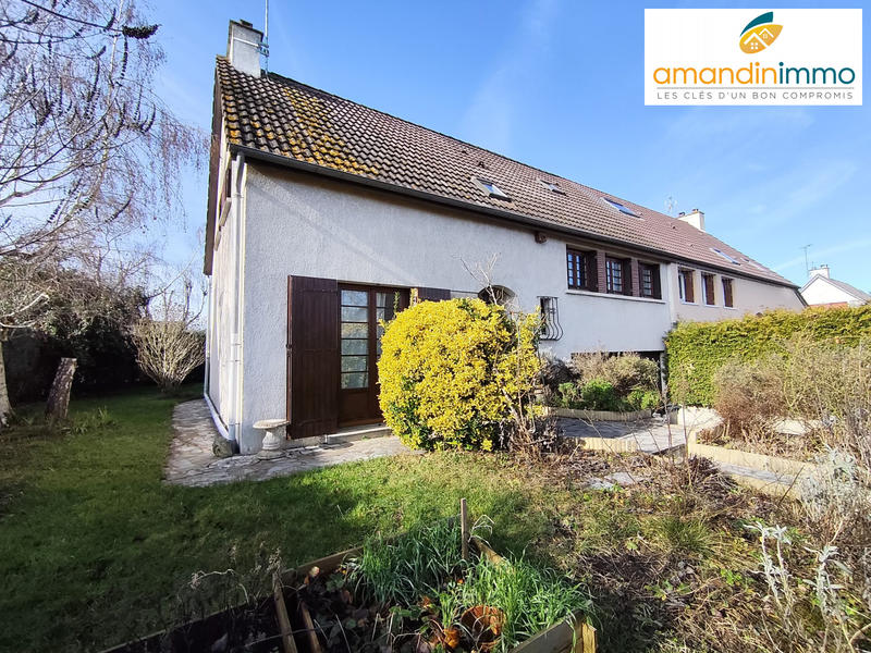 Maison - 97 m² - 8 pièces