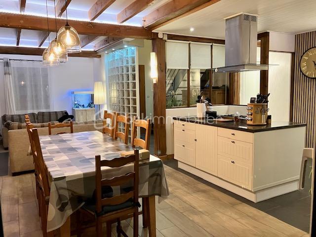 Maison traditionnelle - 146 m² - 5 pièces