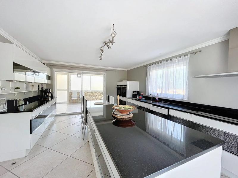 Villa - 407 m² - 13 pièces