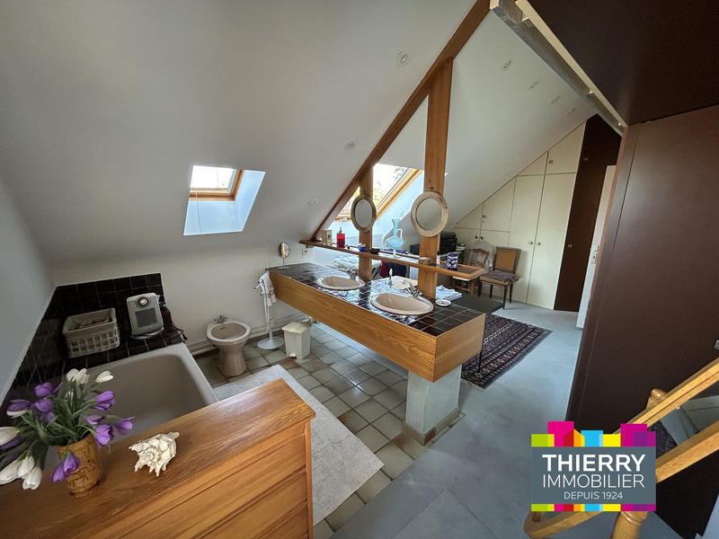 Maison - 281 m² - 8 pièces