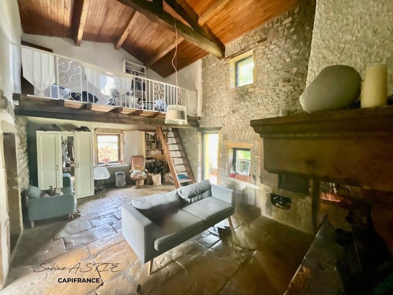 Maison - 259 m² - 9 pièces