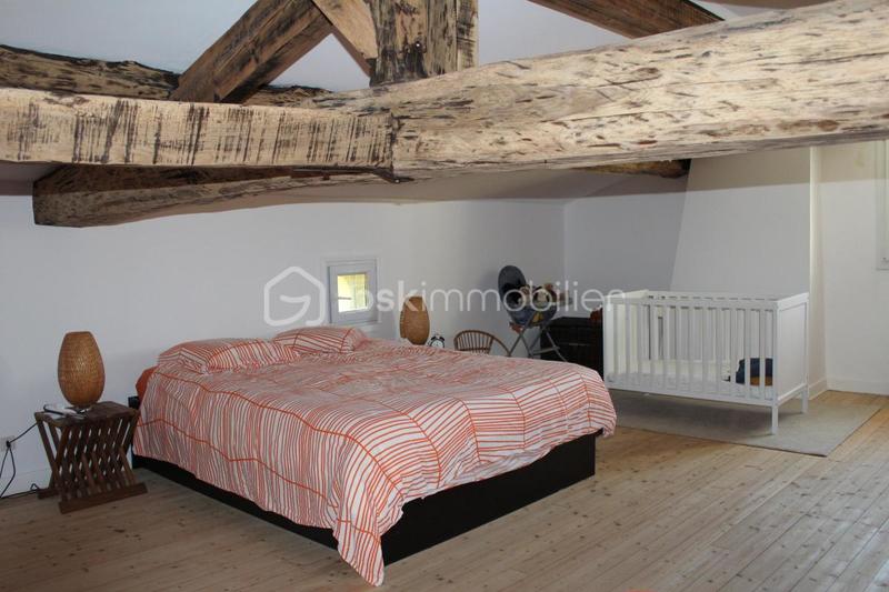 Demeure - 230 m² - 6 pièces