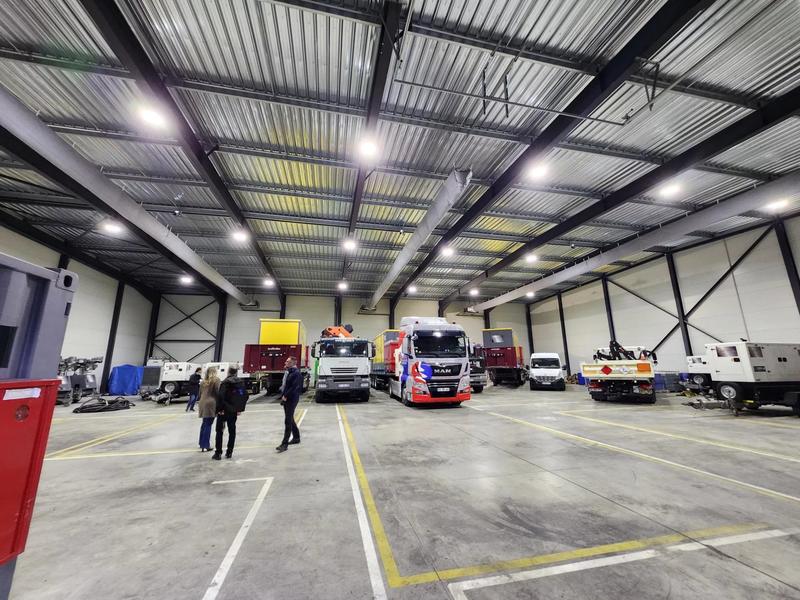 Local commercial - 1 641 m² - 2 pièces