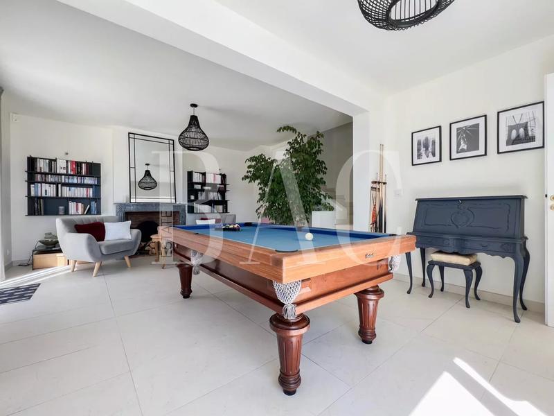 Villa - 270 m² - 8 pièces