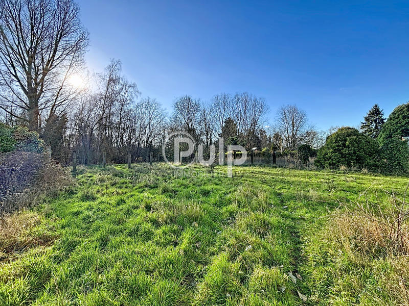 Terrain constructible - 2 443 m²