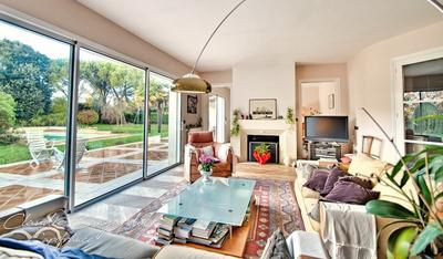 Propriété - 252 m² - 7 pièces