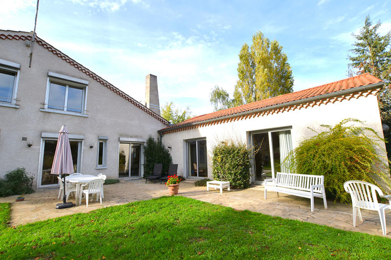 Maison - 254 m² - 12 pièces