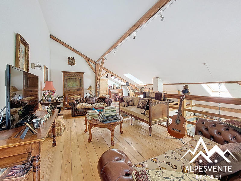 Maison - 249 m² - 9 pièces