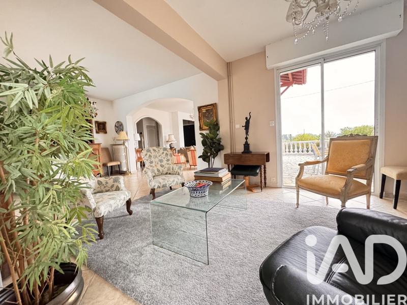 Maison - 202 m² - 6 pièces