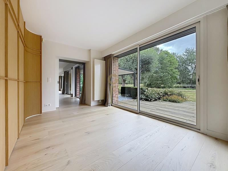 Maison - 248 m² - 8 pièces