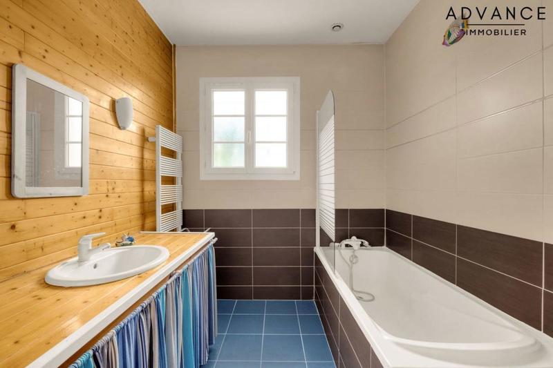 Maison - 333 m² - 8 pièces