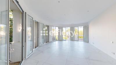 Maison - 260 m² - 7 pièces