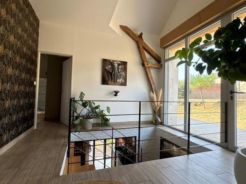 Maison - 280 m² - 9 pièces