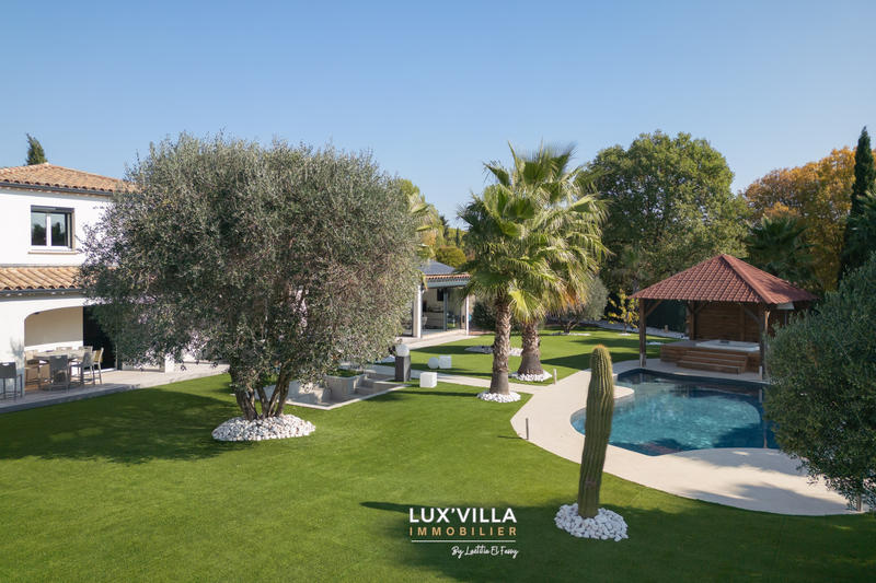 Villa - 344 m² - 12 pièces