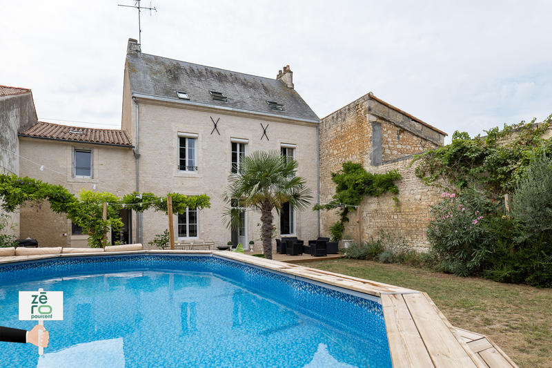 Maison - 256 m² - 8 pièces