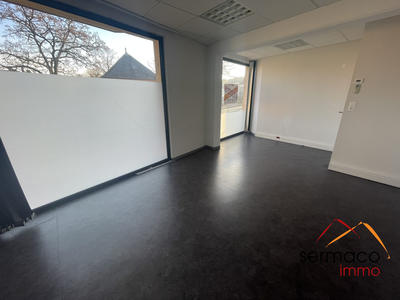 Local commercial - 121 m² - 9 pièces