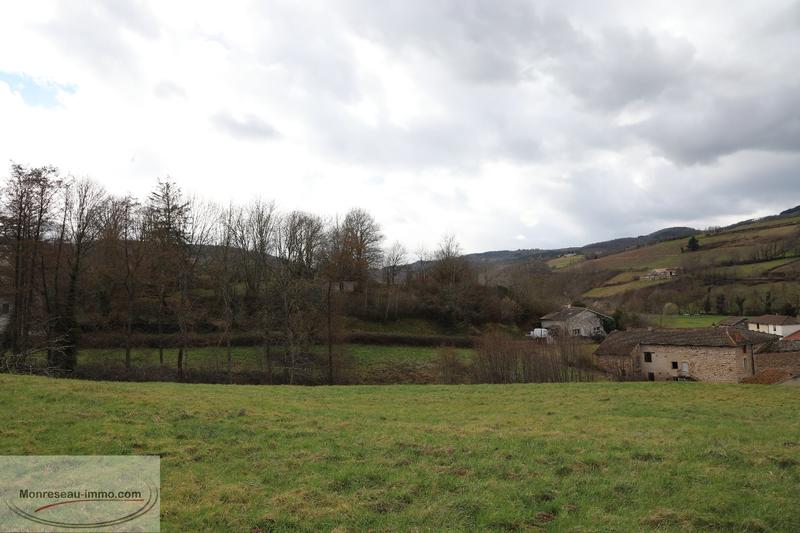 Terrain constructible - 1 700 m²