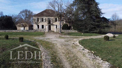 Maison de maîtres - 280 m² - 7 pièces