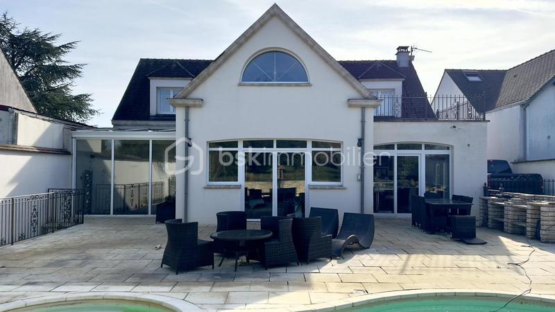 Maison d'architecte - 239 m² - 6 pièces