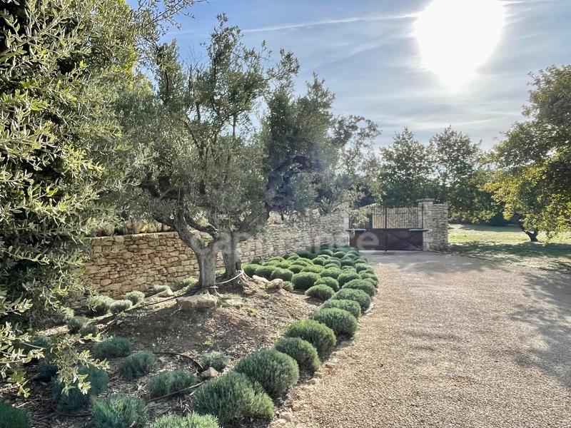 Maison - 240 m² - 7 pièces