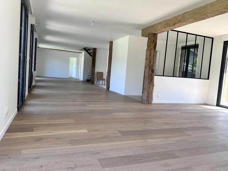 Propriété - 205 m² - 6 pièces