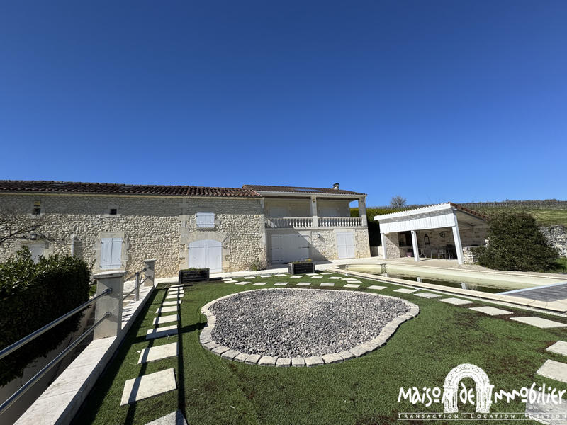 Maison - 253 m² - 7 pièces