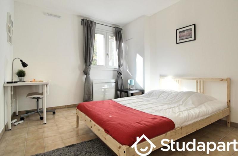 Chambre - 11 m² - 1 pièce